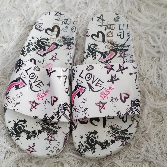 Guess slide sandals size 5. - Picture 2 of 3
